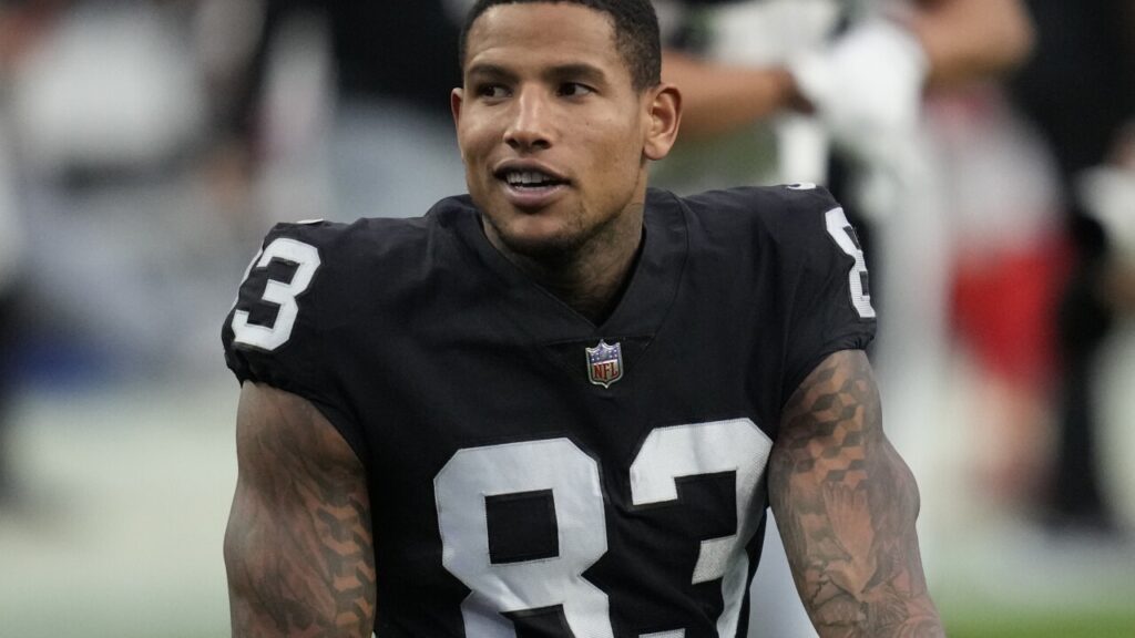 Darren waller joins dolphins: will his return ignite miami’s offense or raise new questions?