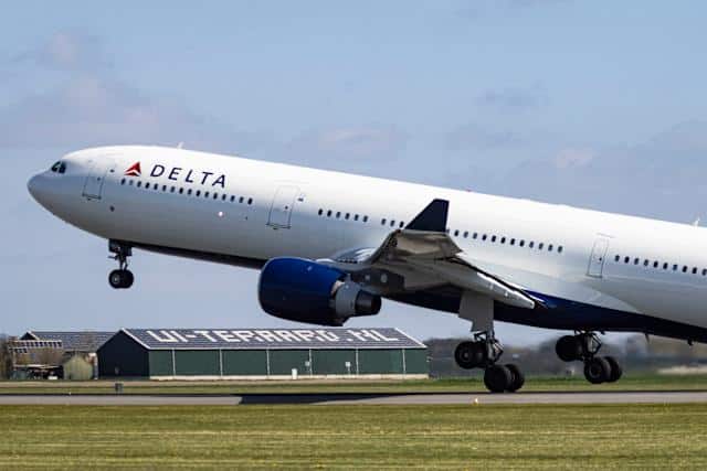 Ex-nfl player removed from delta flight shares his thoughts