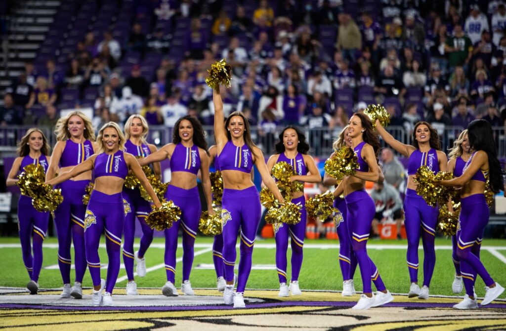 Vikings’ male cheerleaders respond on social media amid fan criticism